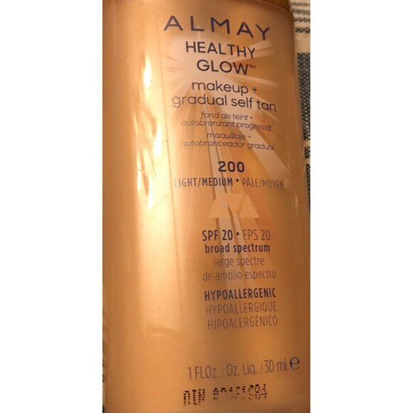 2 Almay Healthy Glow Makeup + Gradual Self Tan Light Medium 200 SPF 20 - Picture 3 of 3